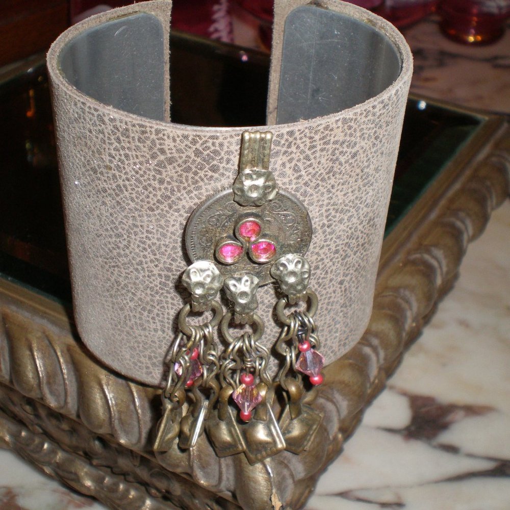 Silver Luster Leather Cuff Bracelet Focal Point Vintage Jewels